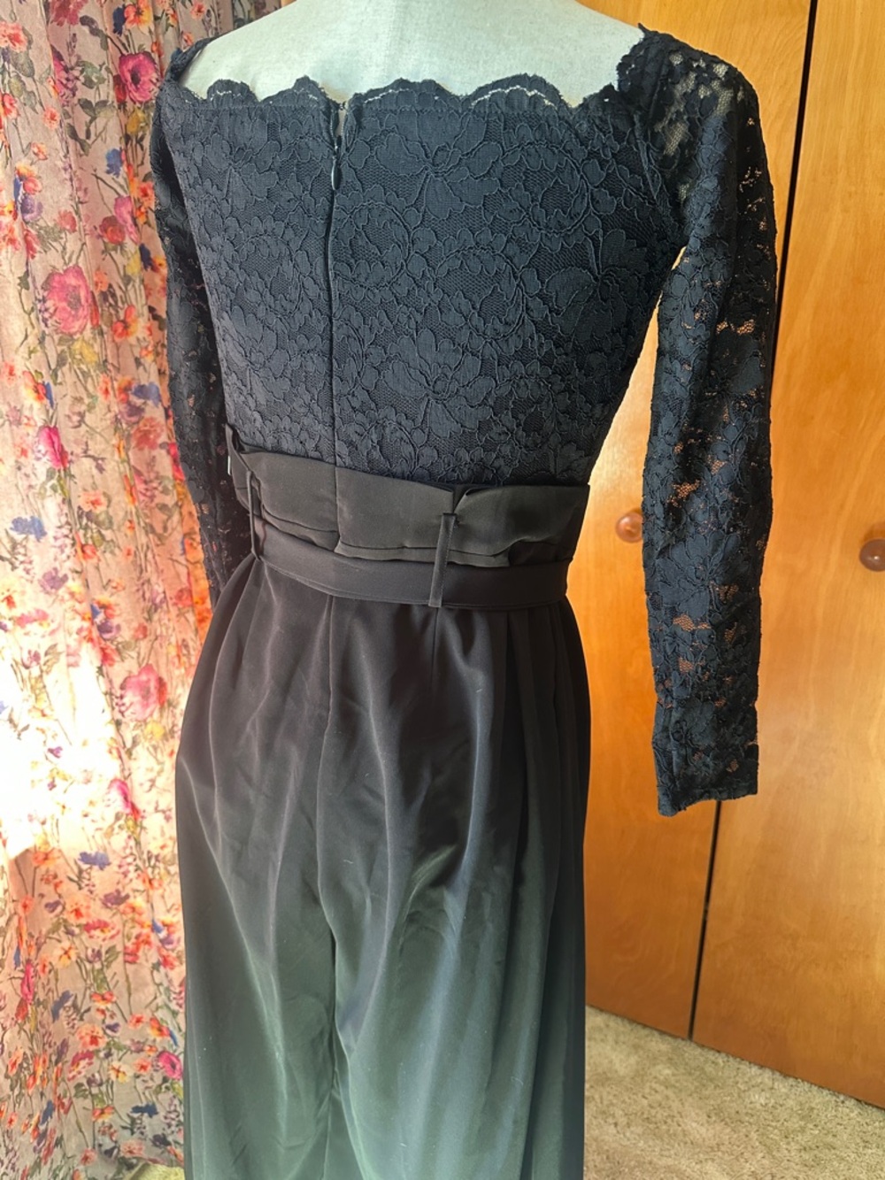 Elegant Black Lace Long-Sleeve Evening jumpsuit - Picture 10 of 15